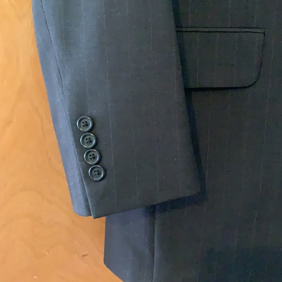 Charcoal pinstripe suit! Excellent condition - Picture 2 of 8